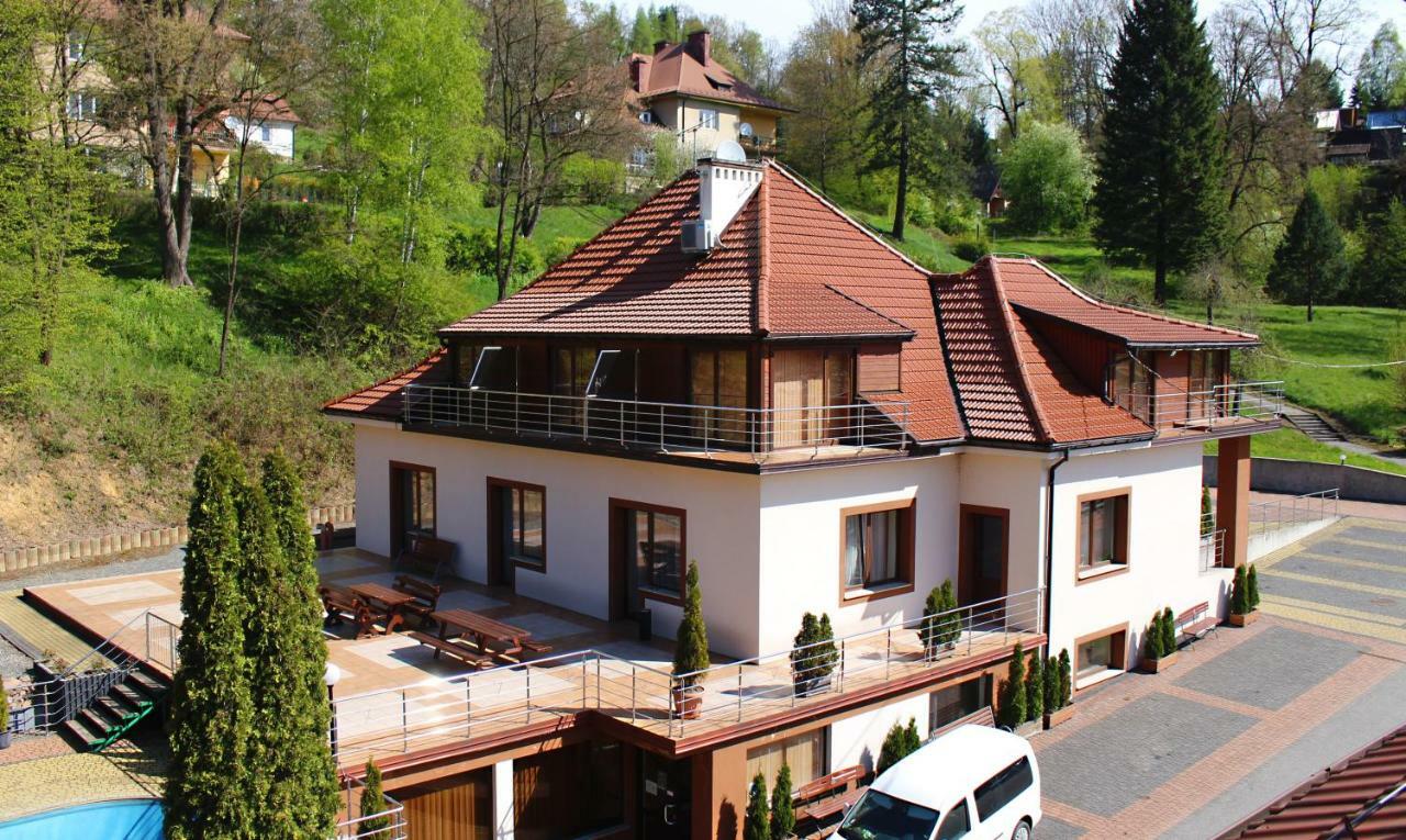 Hotel Laziska Czchow Exterior photo